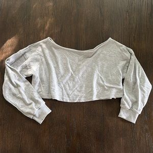 Women’s gray long sleeve crop top